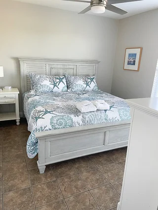 Bedroom 2 image 1