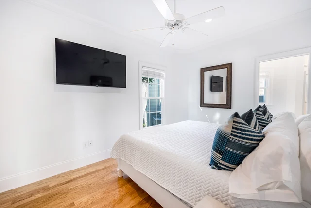 King Bedroom image 1