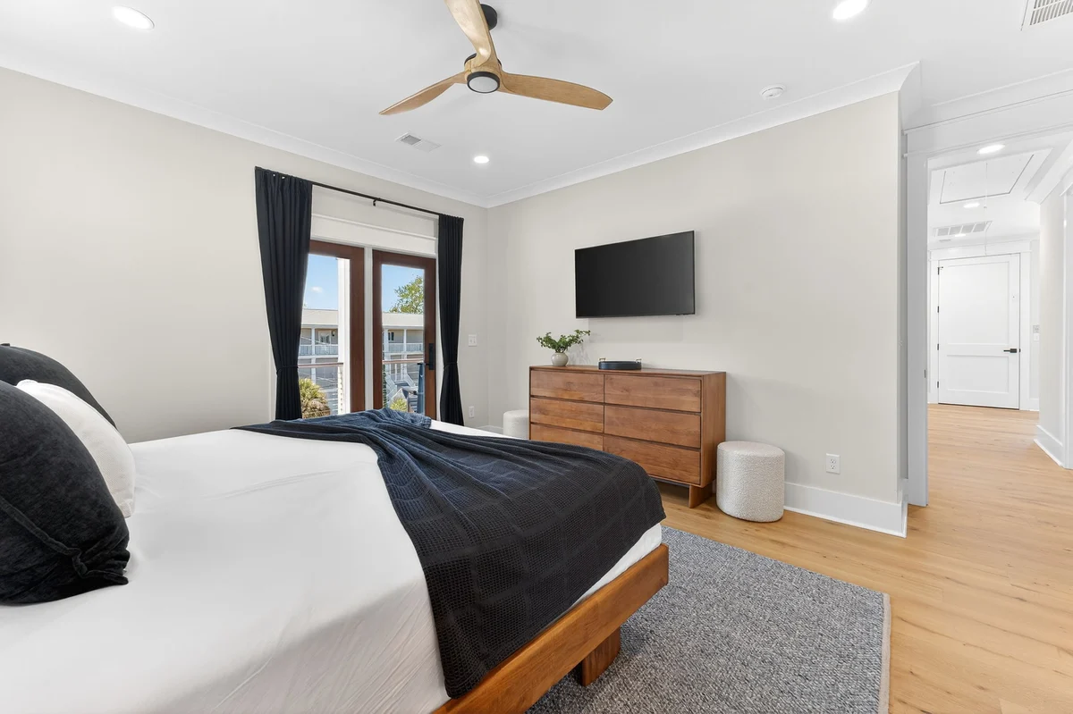 On Beach Time - 6 30th Ave #8
