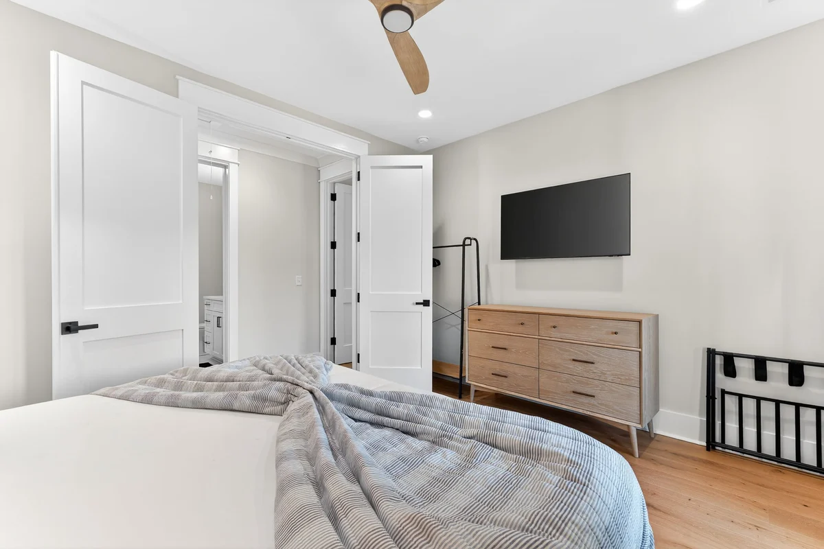 On Beach Time - 6 30th Ave #17