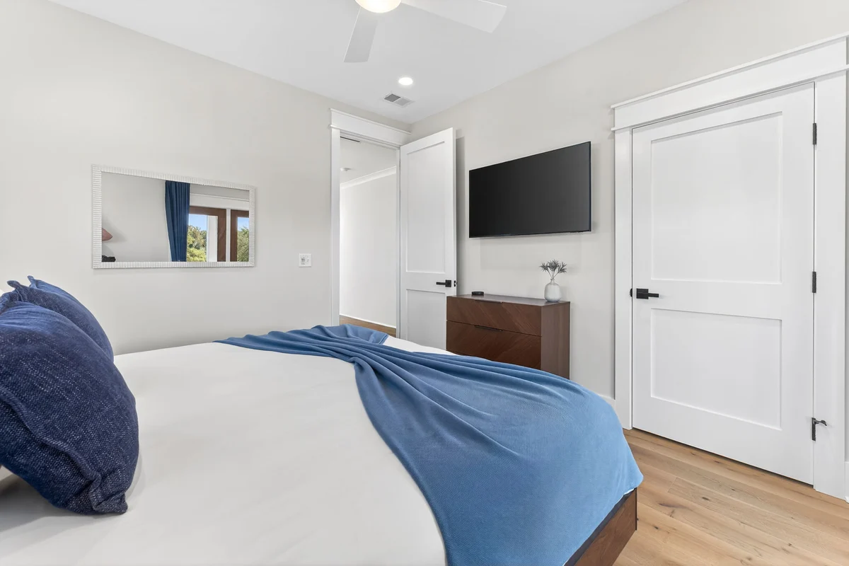 On Beach Time - 6 30th Ave #23