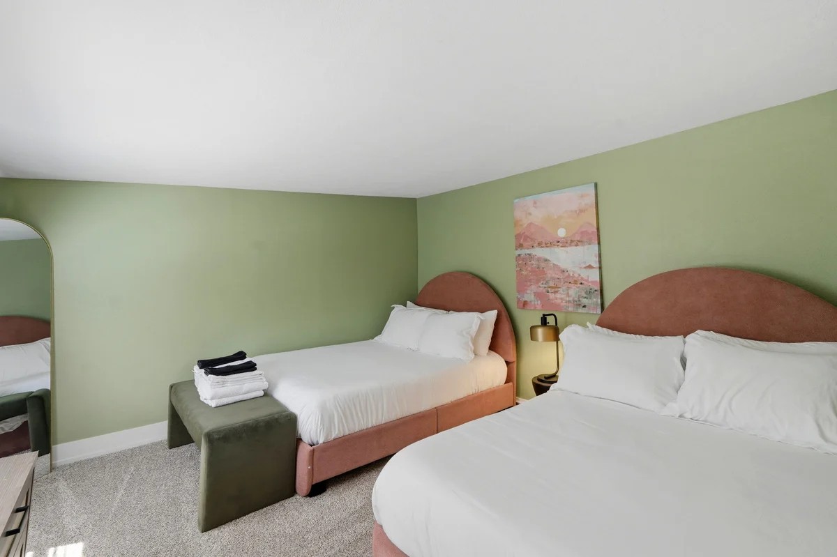 Hideaway - Pickleball Court, Private Pool, Hot Tub, Sleeps 25! #130
