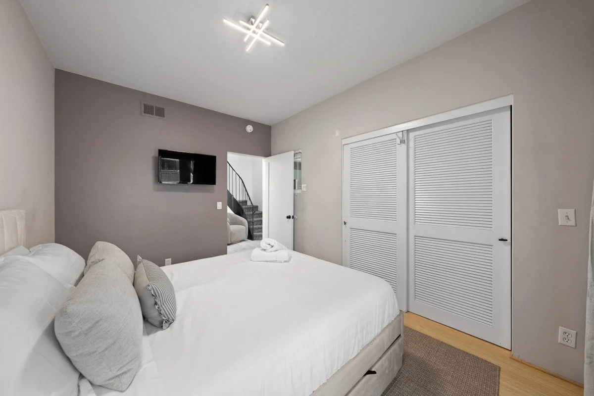 Bedroom 1 image 1