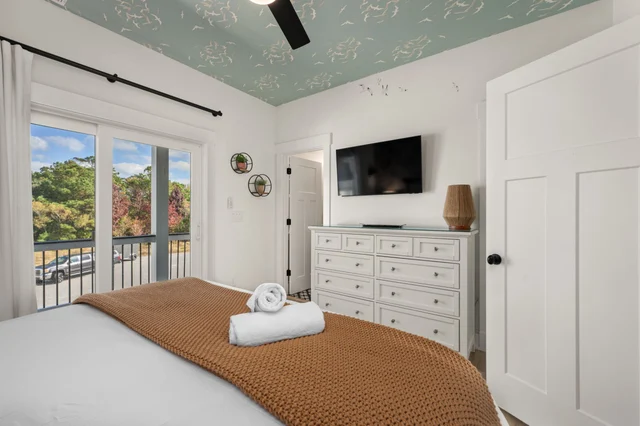 Bedroom 1 image 1