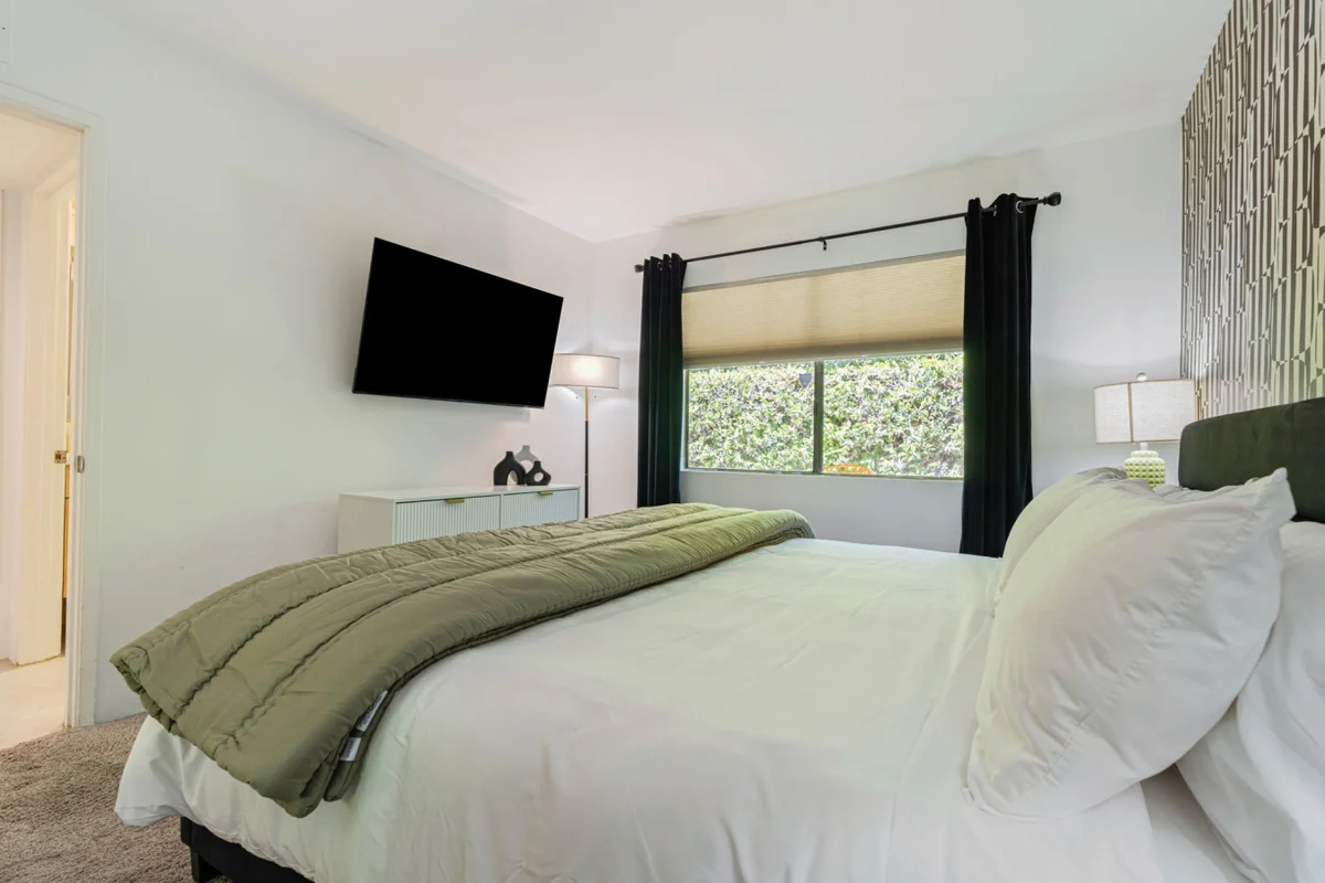 Bedroom 2 image 1
