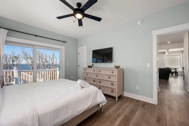Bedroom 6 image 1