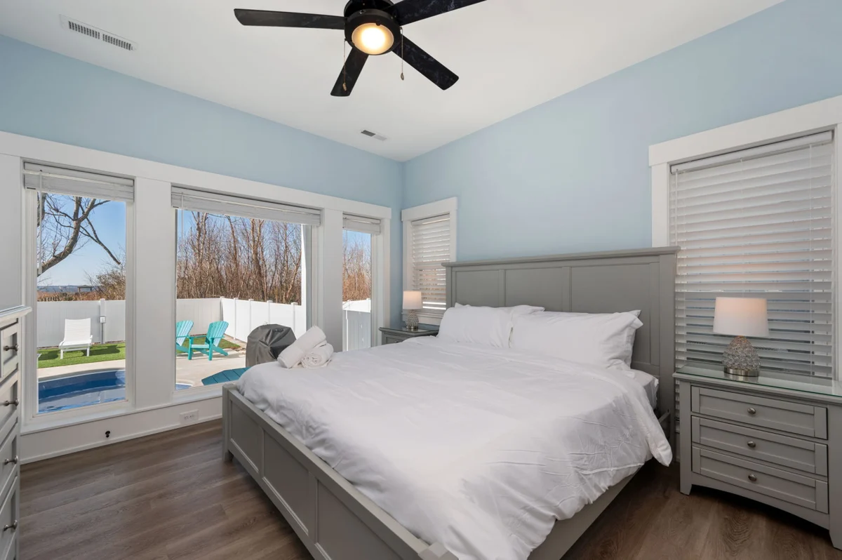 Bedroom 2 image 1