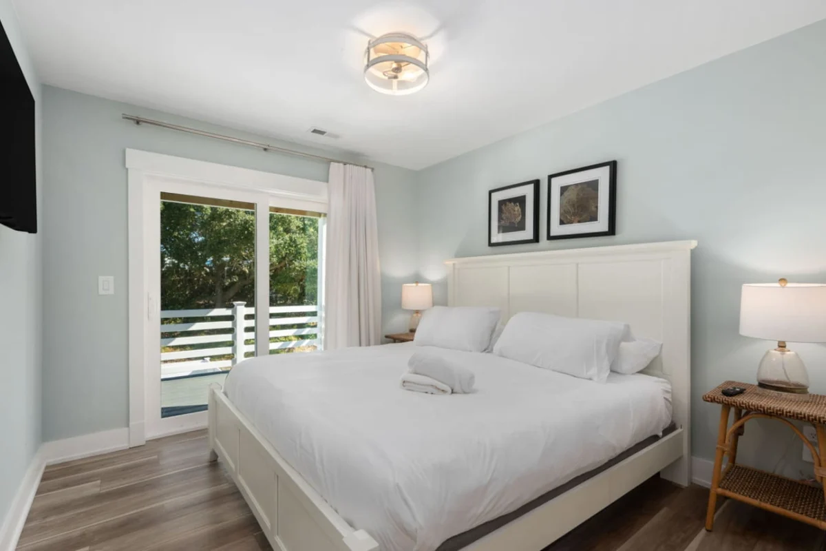 Bedroom 1 image 1