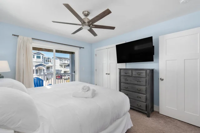 Bedroom 1 image 1