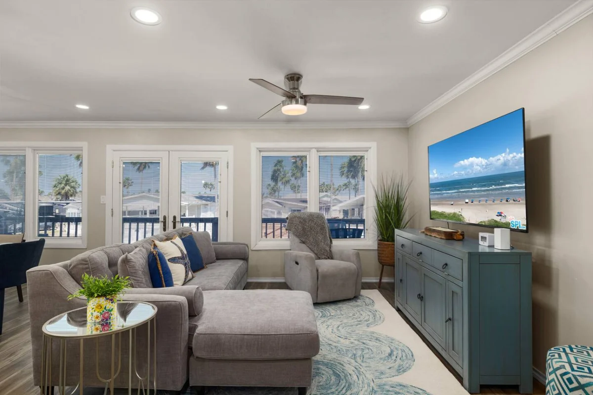 Scallop Waterfront Cottage @ LIV Gateway to Mars property photo 1