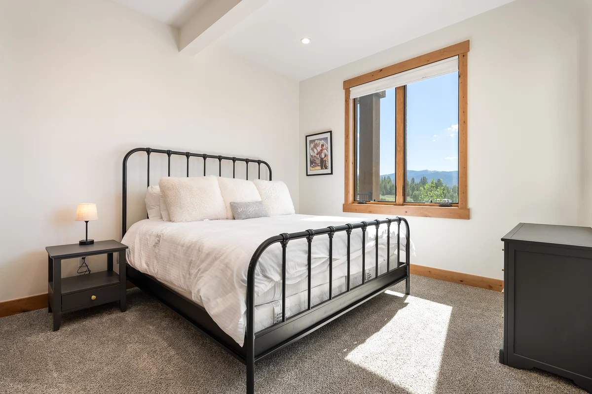 Bedroom 1 image 1