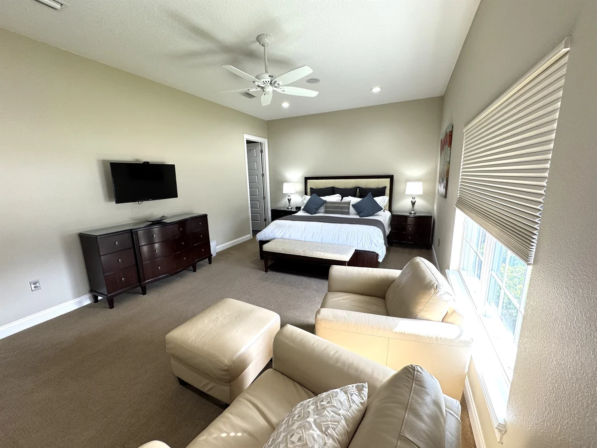 Bedroom 5 image 1