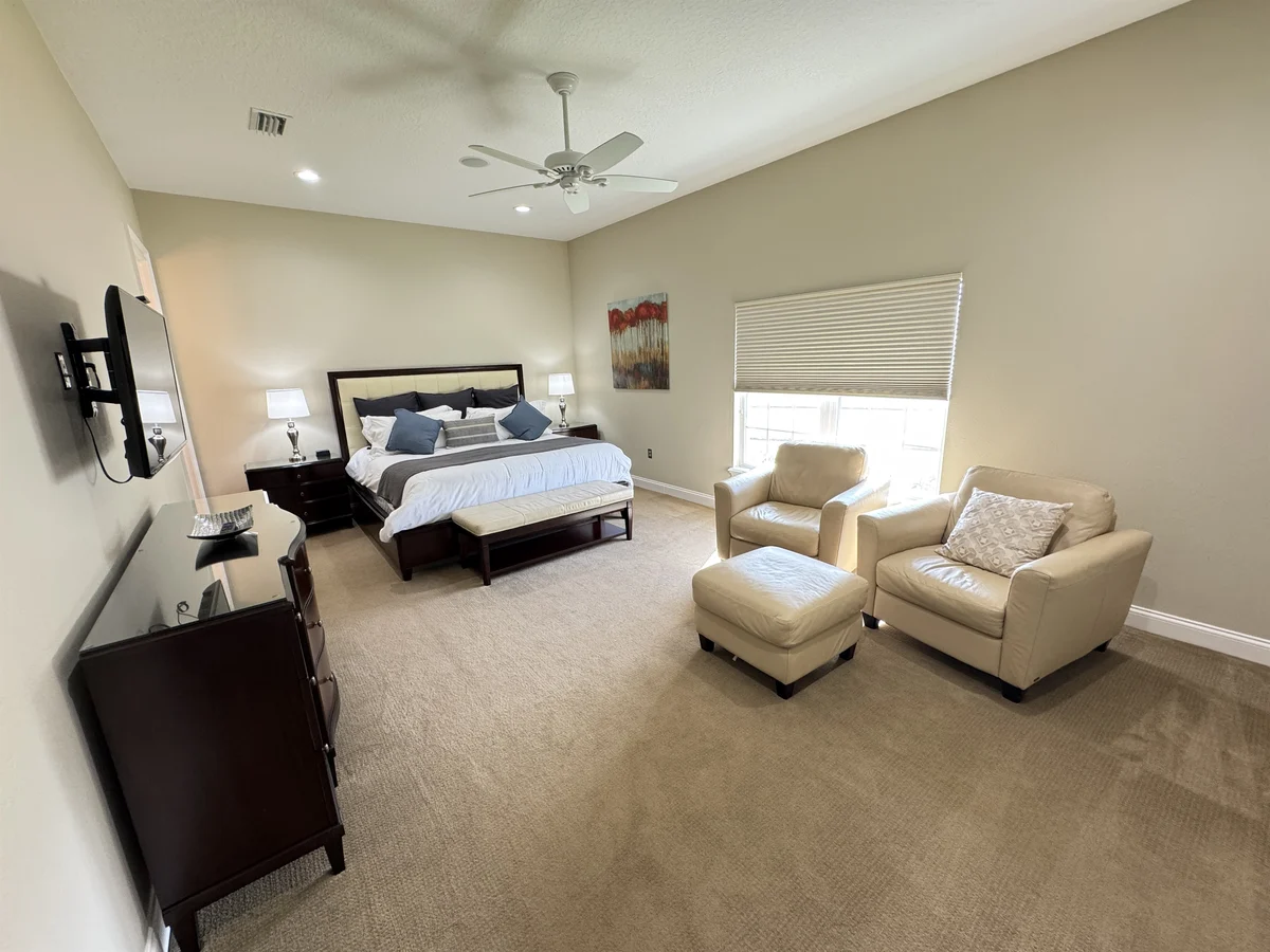 Bedroom 6 image 1
