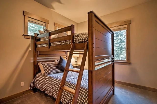 Bedroom 2 image 1