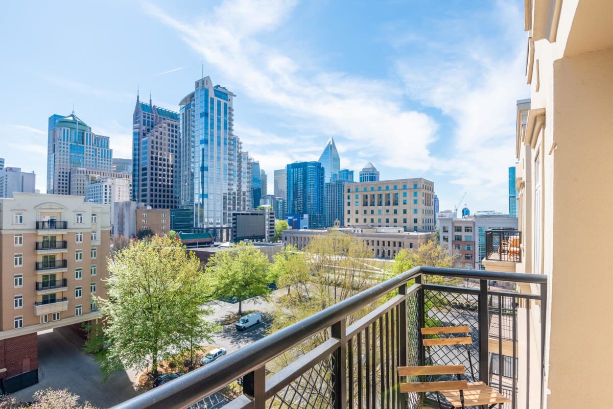 Apartment in Charlotte property photo 2