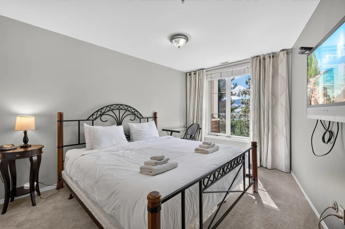 Home in Kelowna property photo 3