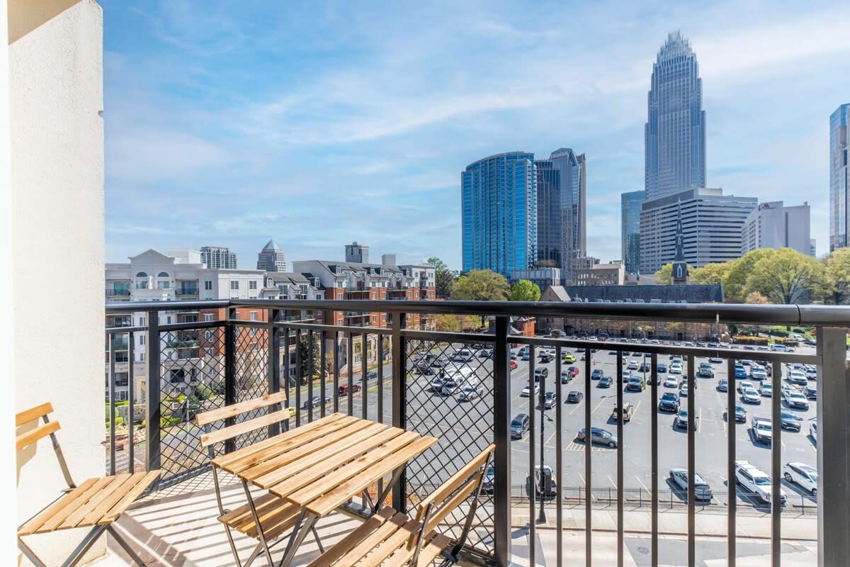 Apartment in Charlotte property photo 2