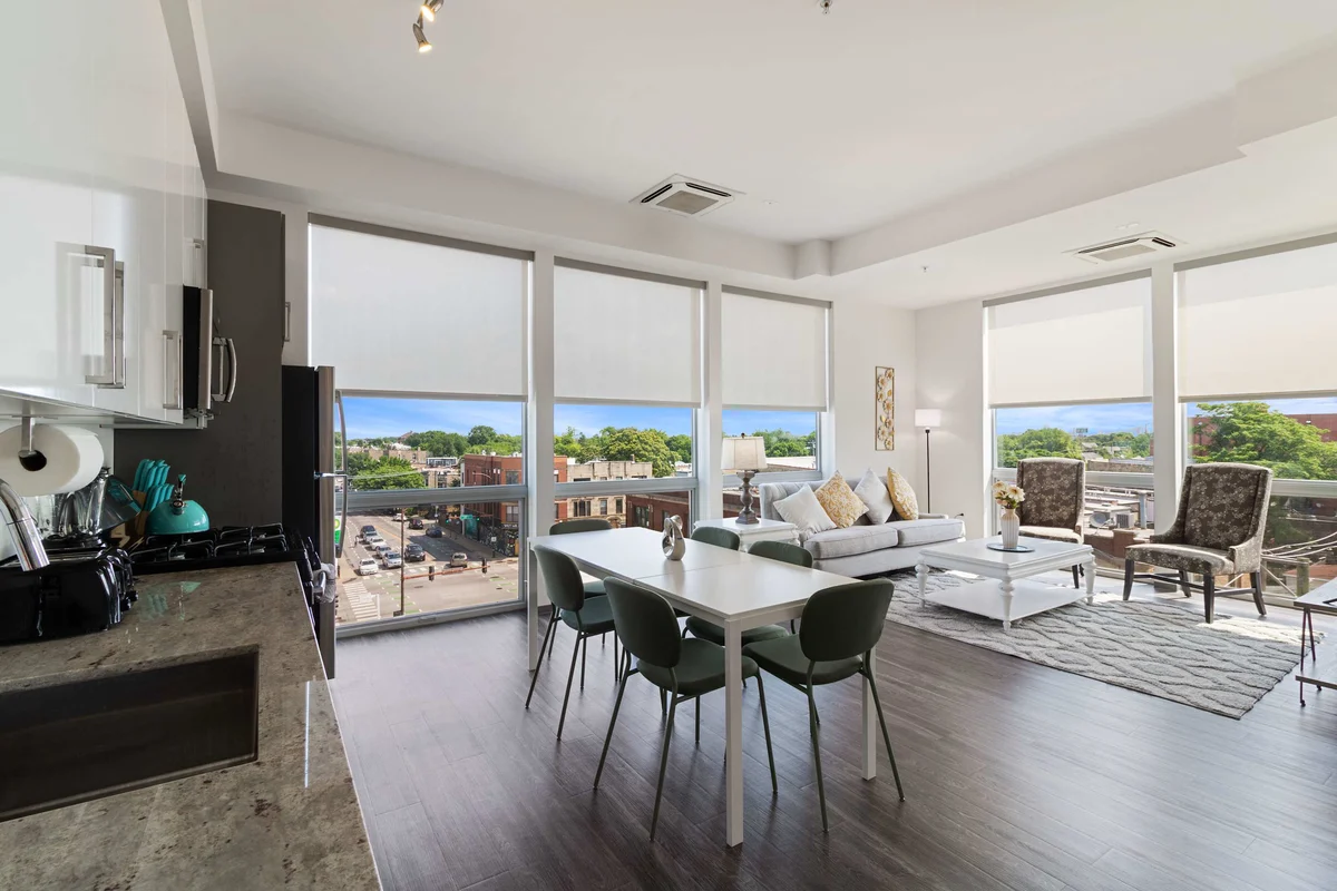 Apartment in Chicago property photo 2