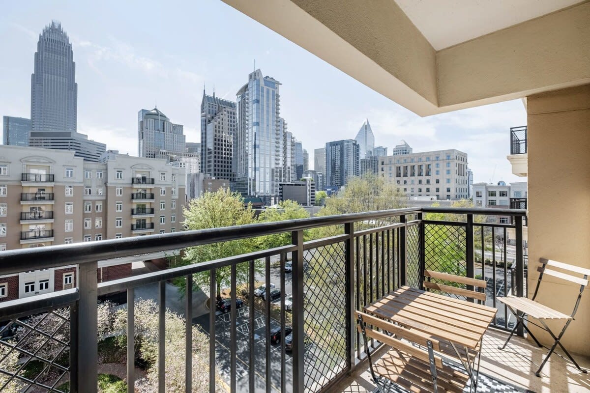 Apartment in Charlotte property photo 5