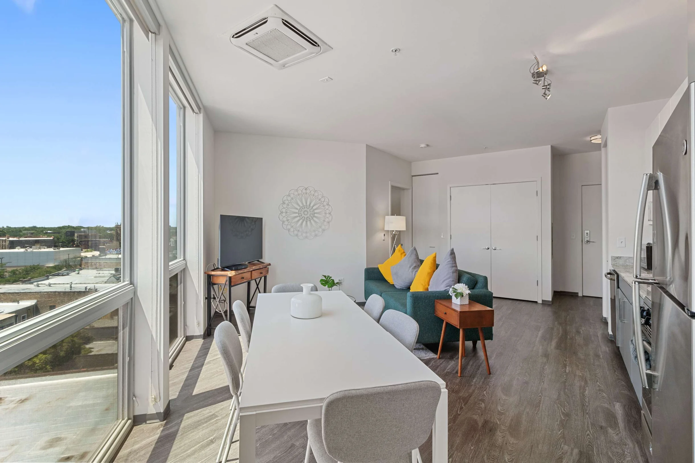 Apartment in Chicago property photo 2