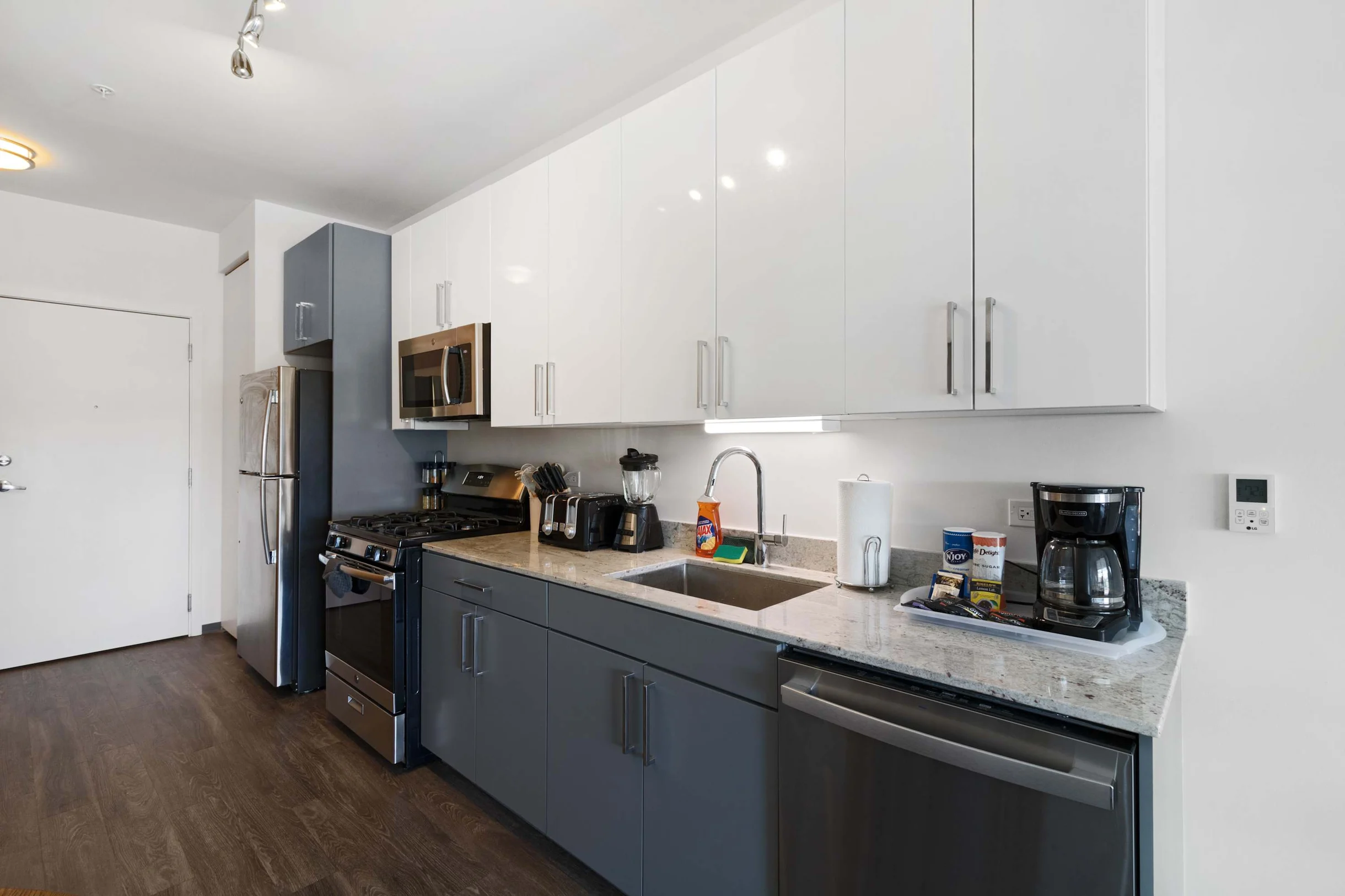 Apartment in Chicago property photo 2