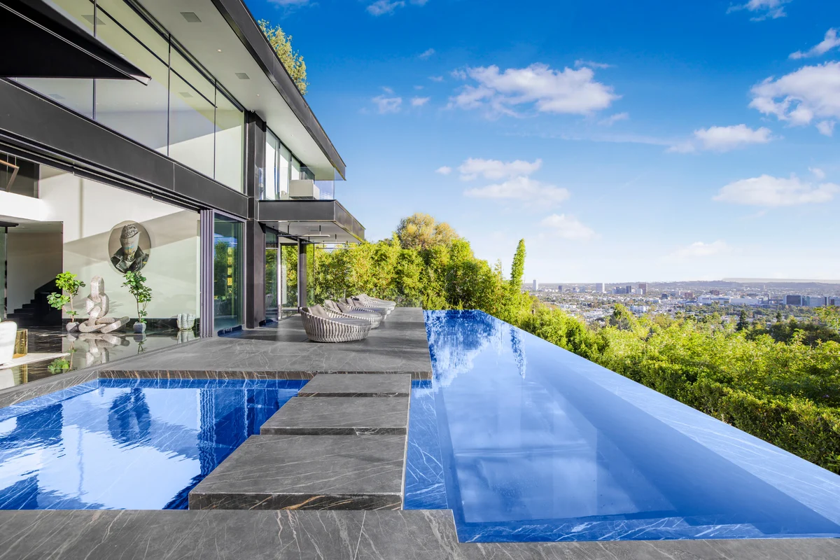 Property in Hollywood Hills, Los Angeles property photo 3