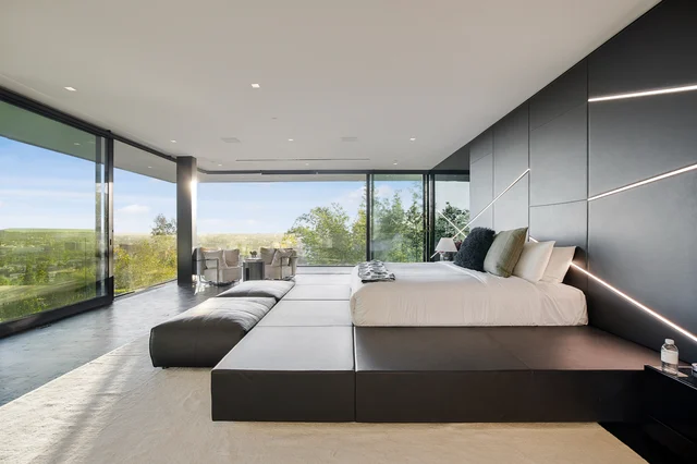 Bedroom 1 image 1