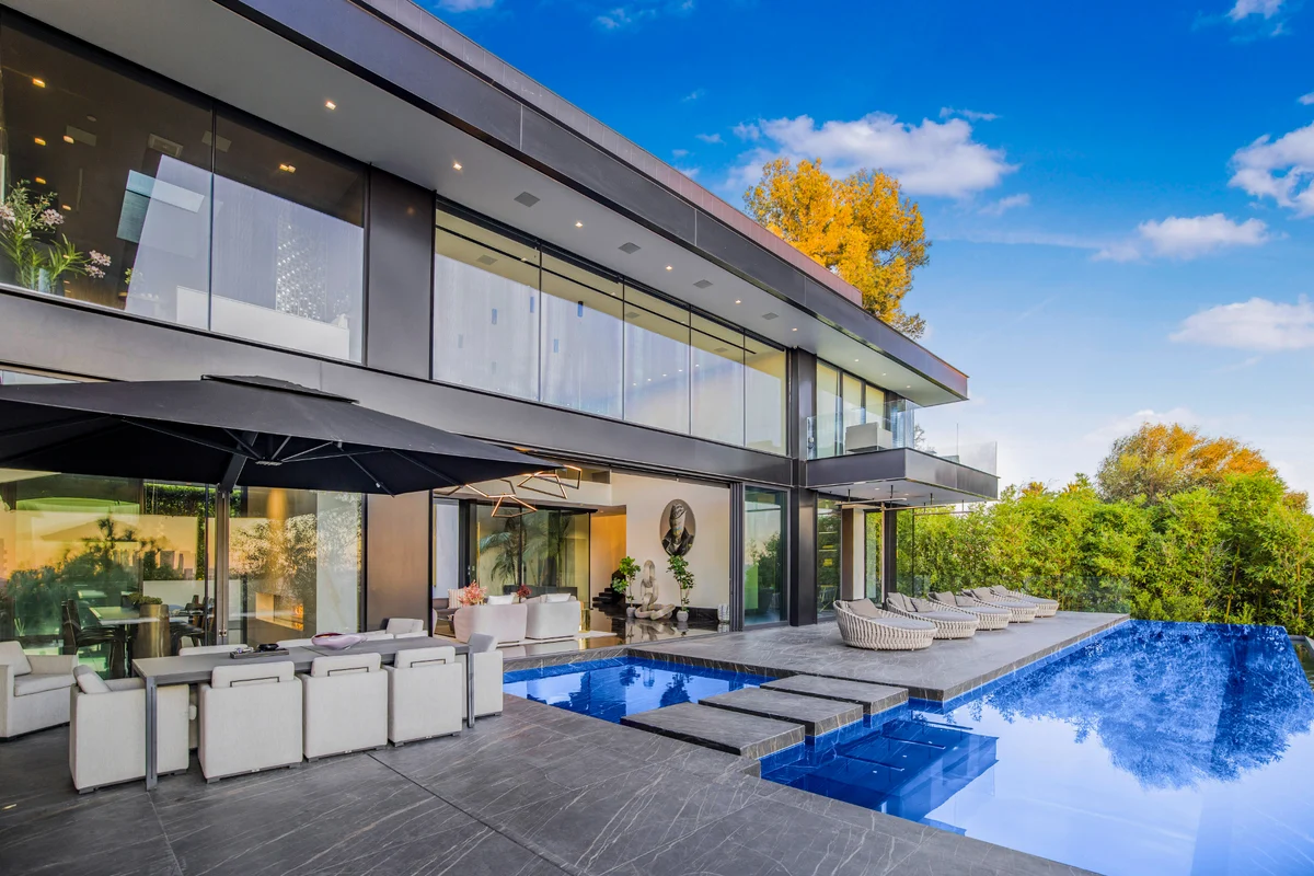 Property in Hollywood Hills, Los Angeles property photo 2