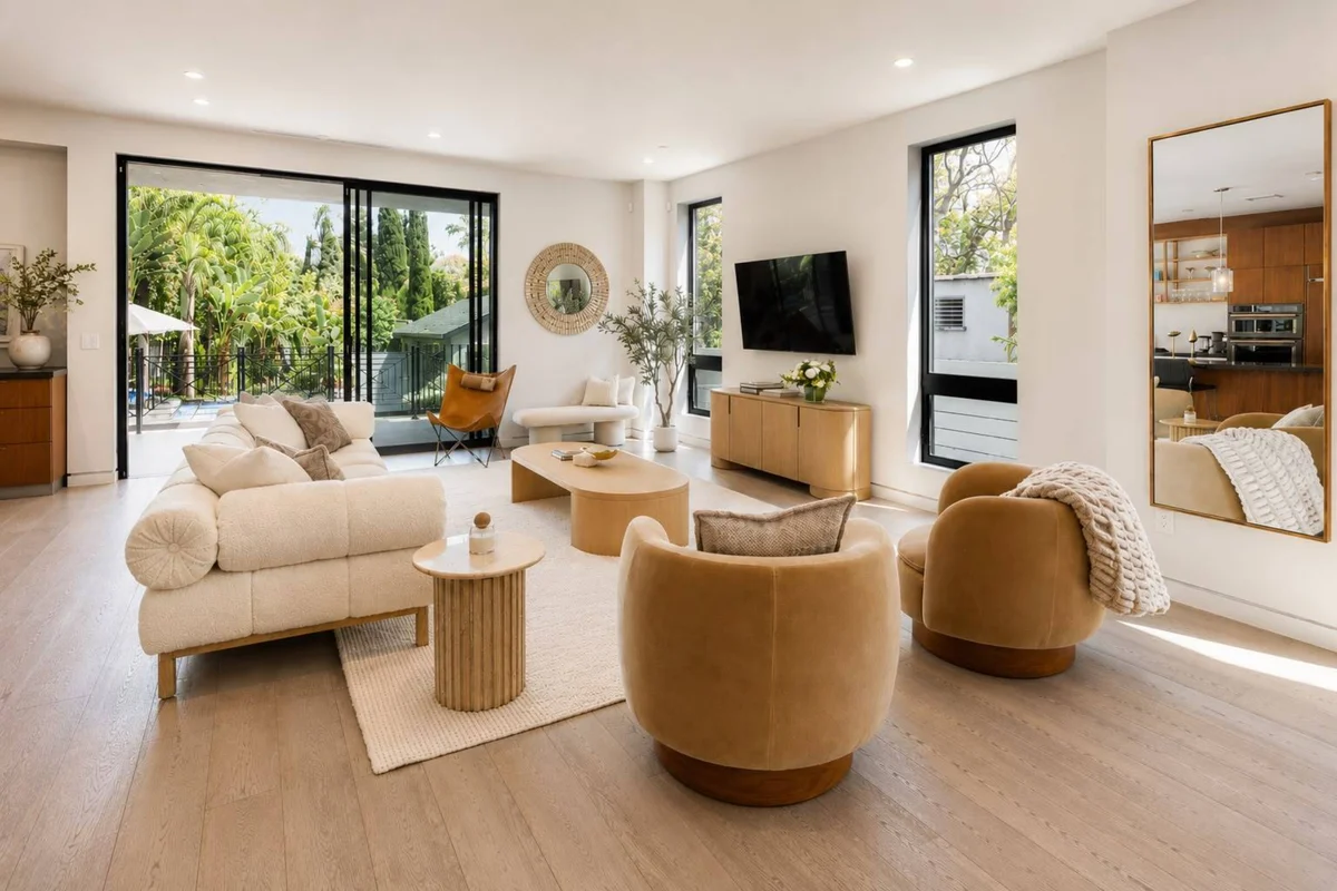Property in Hollywood Hills, Los Angeles property photo 3