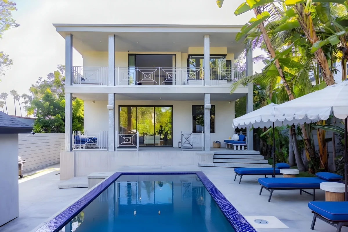 Property in Hollywood Hills, Los Angeles property photo 2