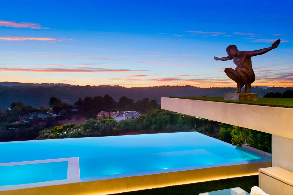 Property in Beverly Hills, Los Angeles property photo 3