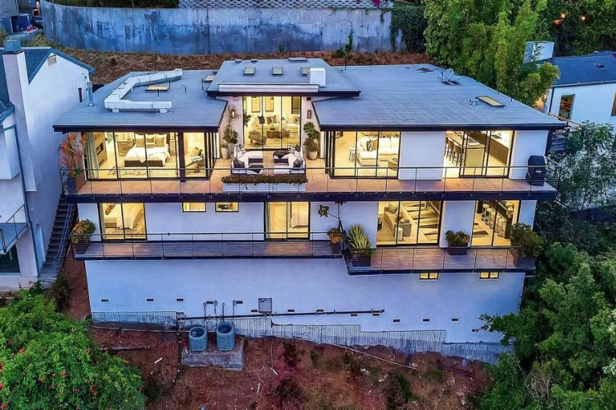 Property in Hollywood Hills, Los Angeles property photo 5