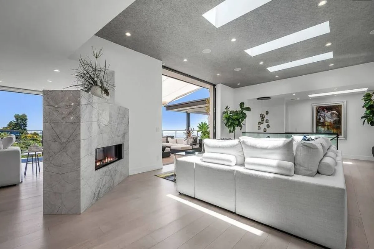 Property in Hollywood Hills, Los Angeles property photo 4
