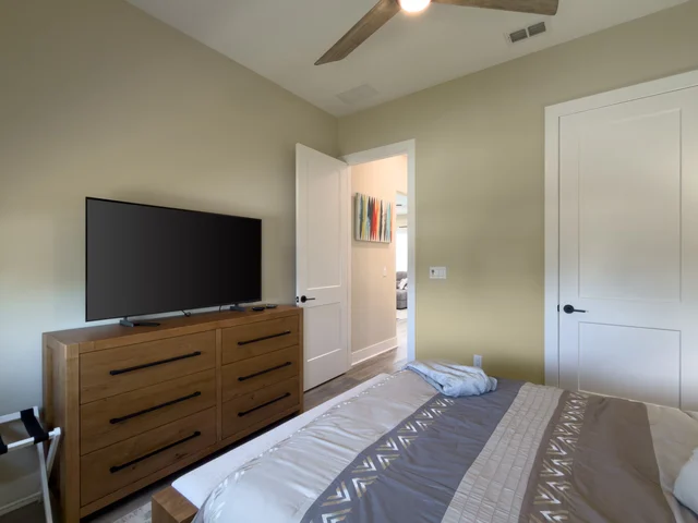 Bedroom 3 image 1