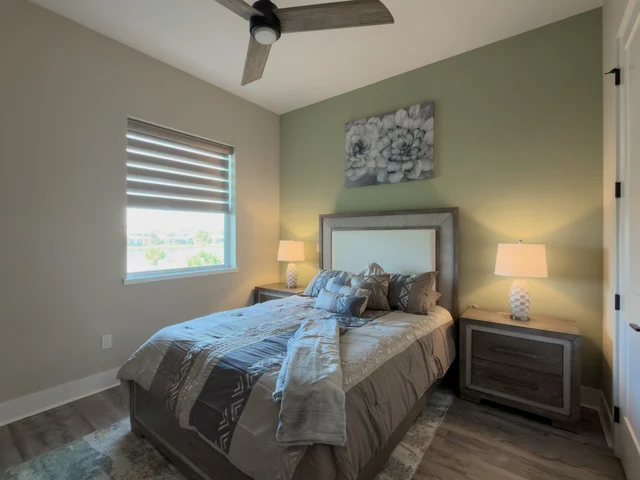 Bedroom 5 image 1