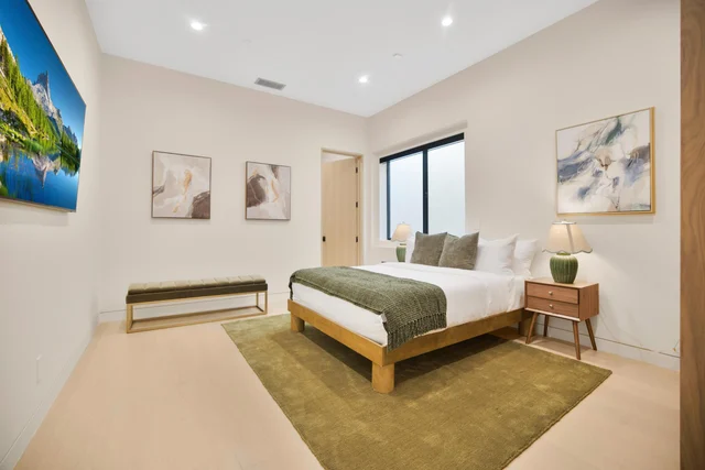 Bedroom 1 image 1
