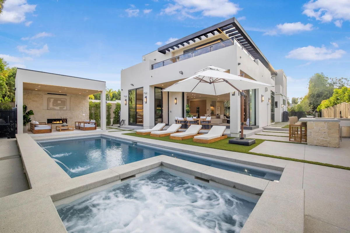Property in Encino, Los Angeles property photo 2