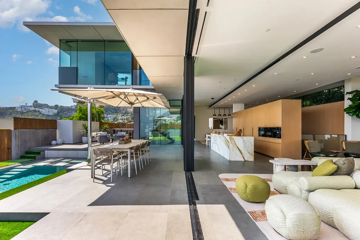 Property in Hollywood Hills, Los Angeles property photo 5