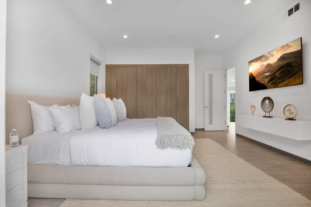 Bedroom 1 image 1