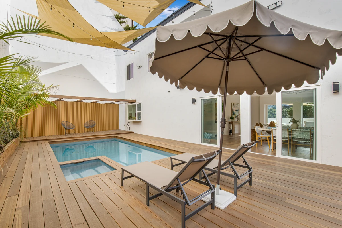 Property in Hollywood Hills, Los Angeles property photo 2