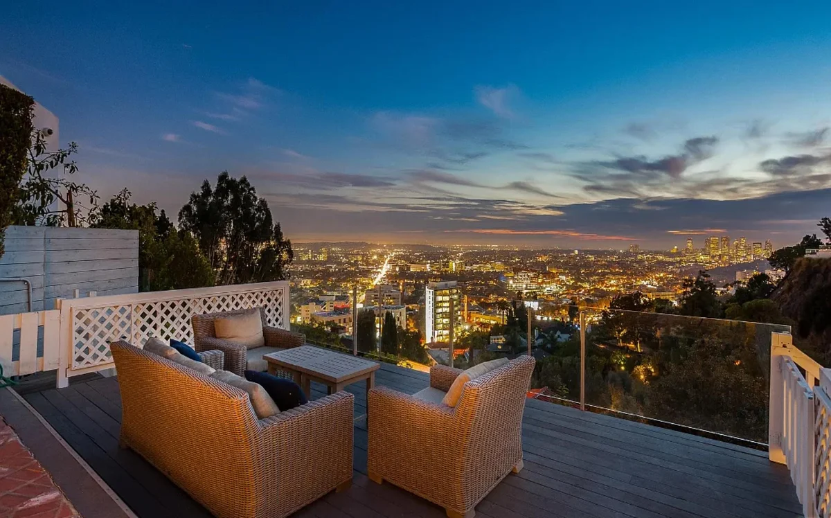 Property in Hollywood Hills, Los Angeles property photo 2