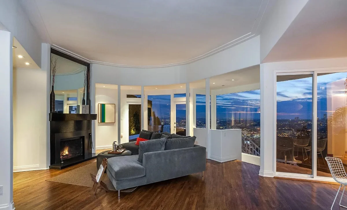 Property in Hollywood Hills, Los Angeles property photo 3