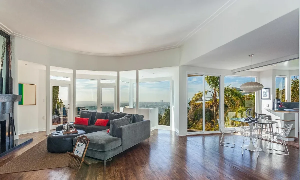 Property in Hollywood Hills, Los Angeles property photo 4