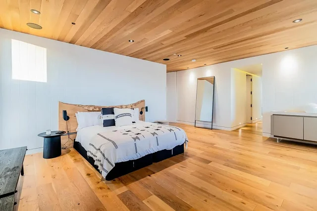 Bedroom 1 image 1