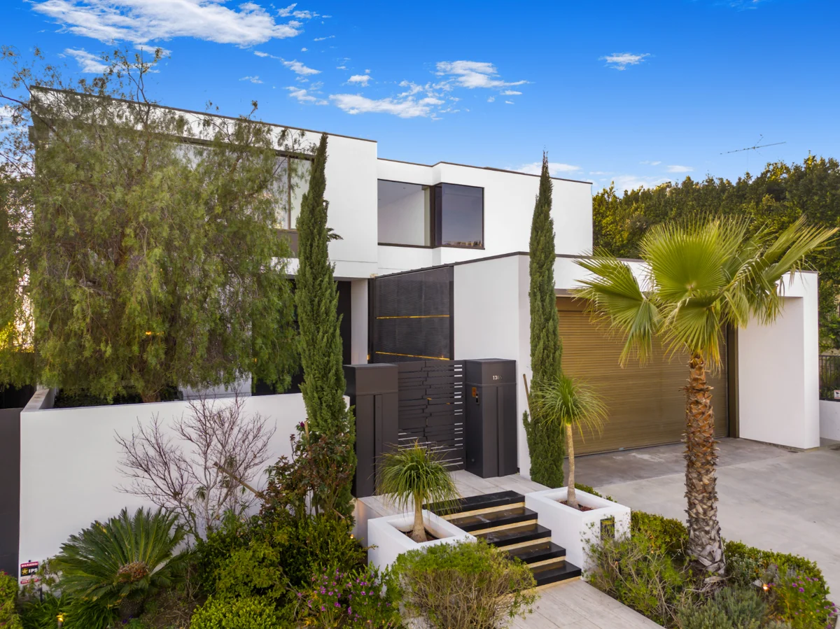 Property in Hollywood Hills, Los Angeles property photo 2