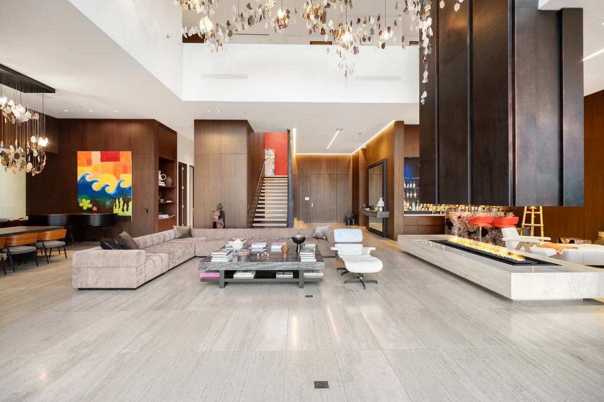 Property in Hollywood Hills, Los Angeles property photo 3