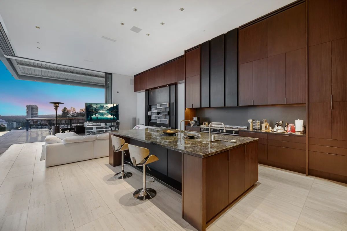 Property in Hollywood Hills, Los Angeles property photo 4