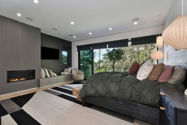 Bedroom 1 image 1