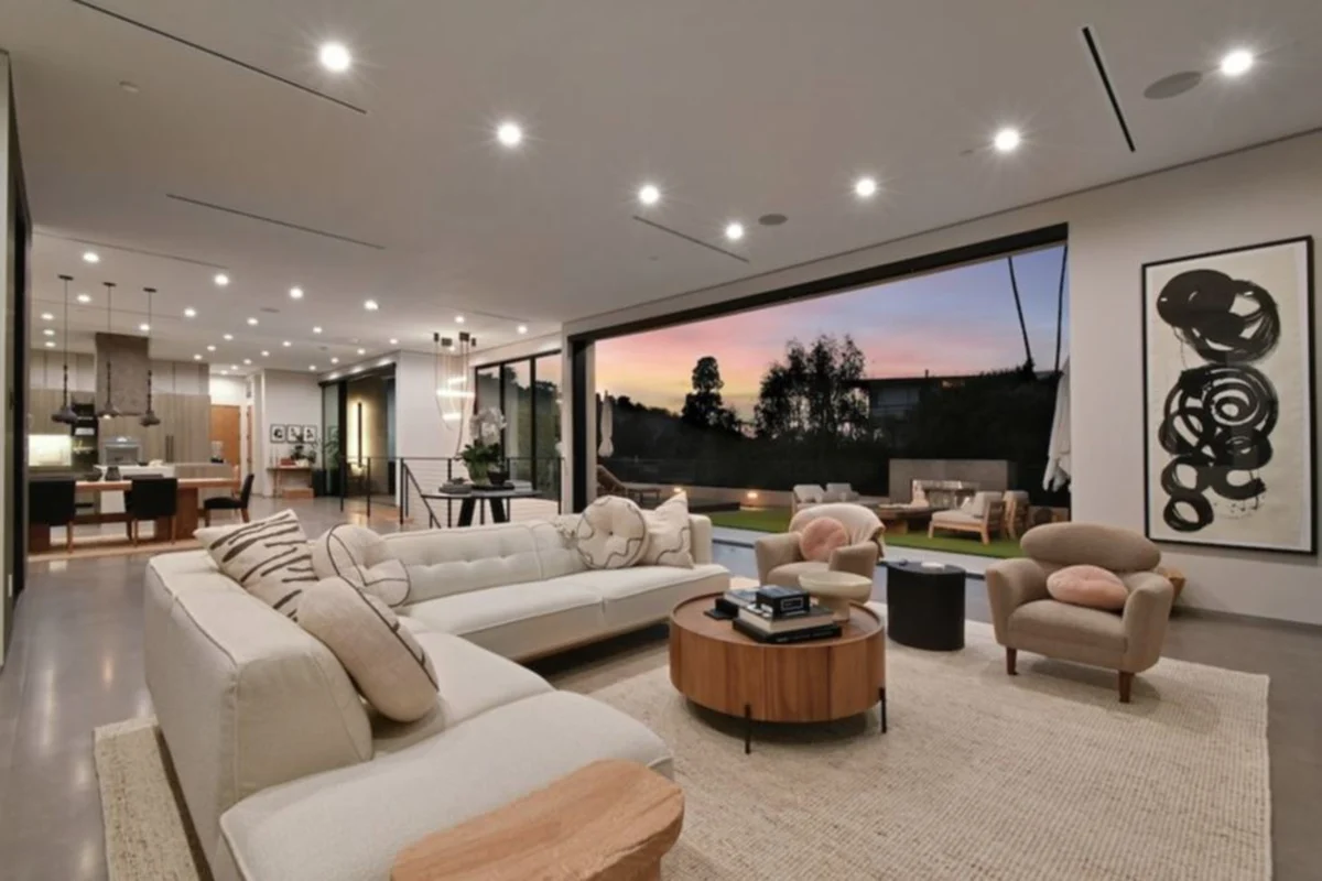 Property in Sherman Oaks, Los Angeles property photo 3