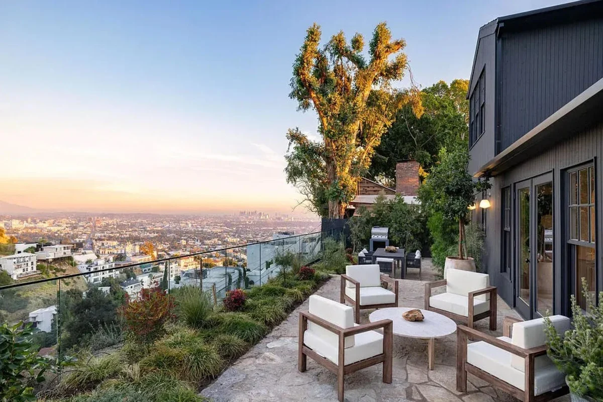Property in Los Angeles property photo 4